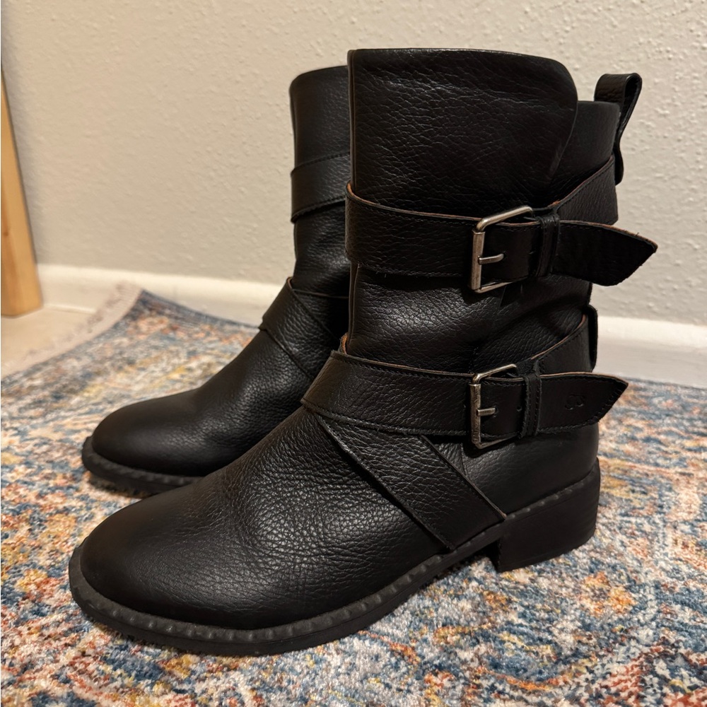 Gentle Souls Kenneth Cole Size 8.5 Black Leather Double Silver Buckle Boots